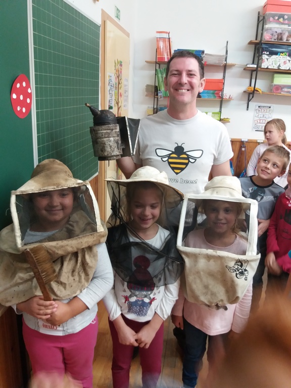 Gyerekek ismerkedése a méhekkel
