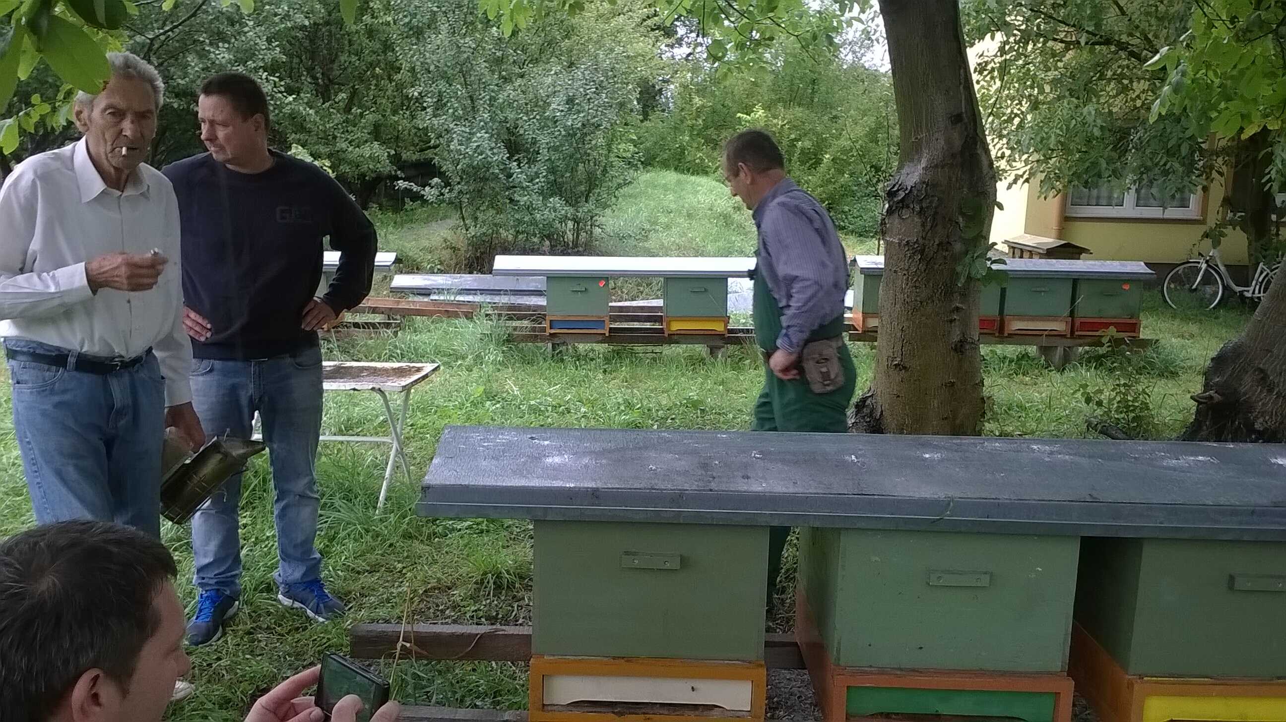 Horst Preissl méhész és Johannes Neuburger méhészmester